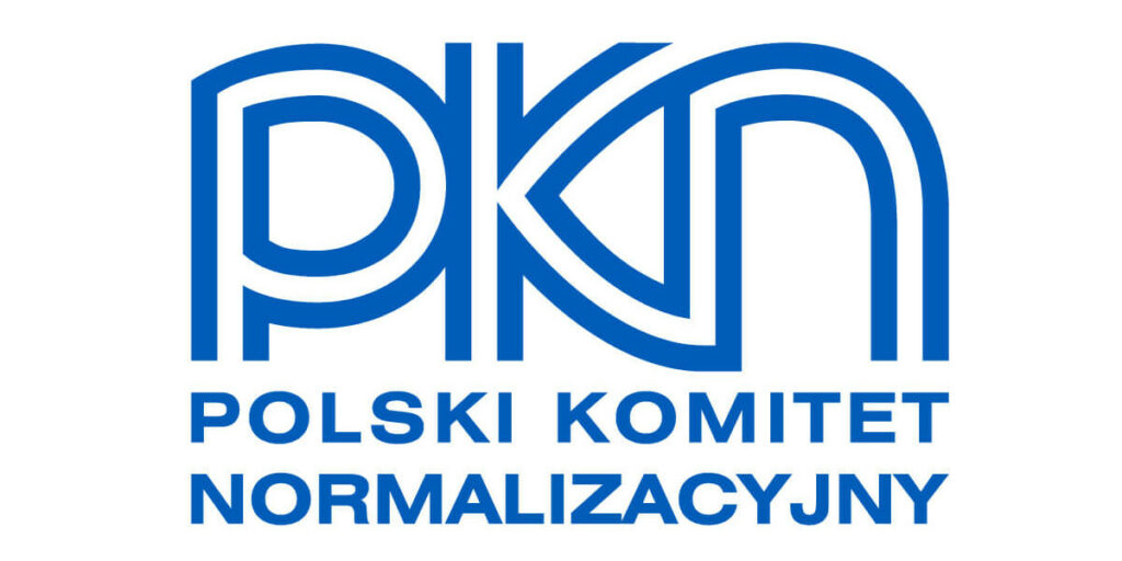 Logo Polskiego Komitetu Normalizacyjnego (PKN). Logo składa się z dużych niebieskich liter 