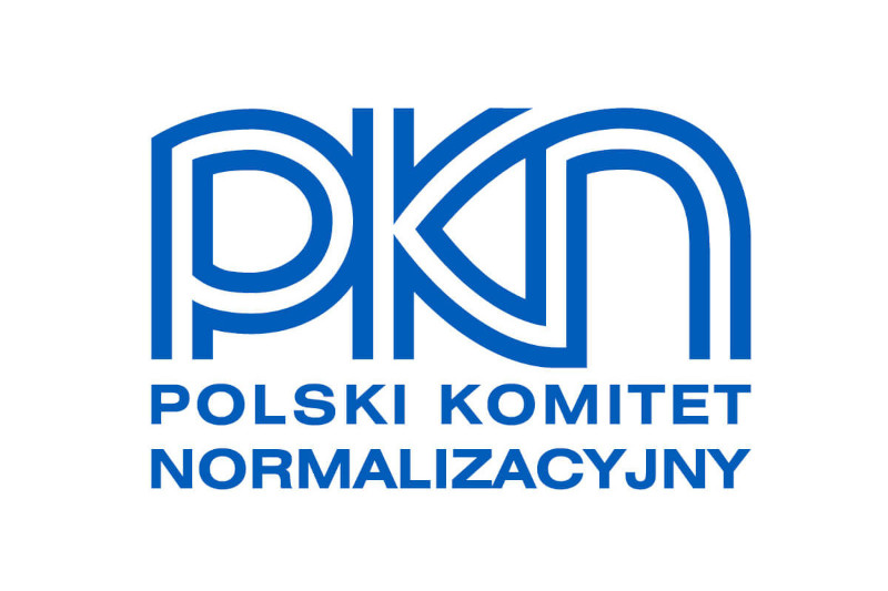 Logo Polskiego Komitetu Normalizacyjnego (PKN). Logo składa się z dużych niebieskich liter "PKN" oraz napisu "Polski Komitet Normalizacyjny" poniżej. Tło białe.