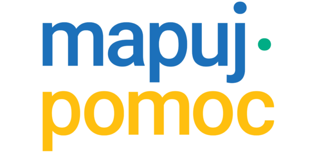 Logo Mapuj Pomoc. Małymi niebieskimi literami na górze napis 